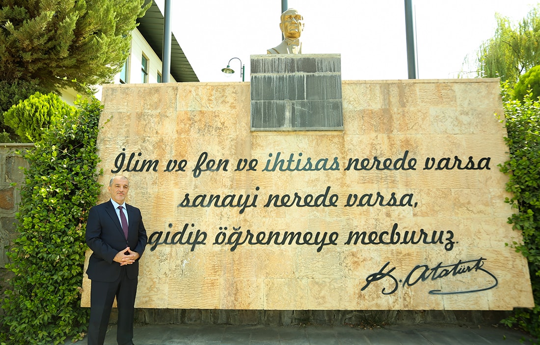 Rektör Türkay Dereli’den ‘24 Kasım Öğretmenler Günü’ Mesajı