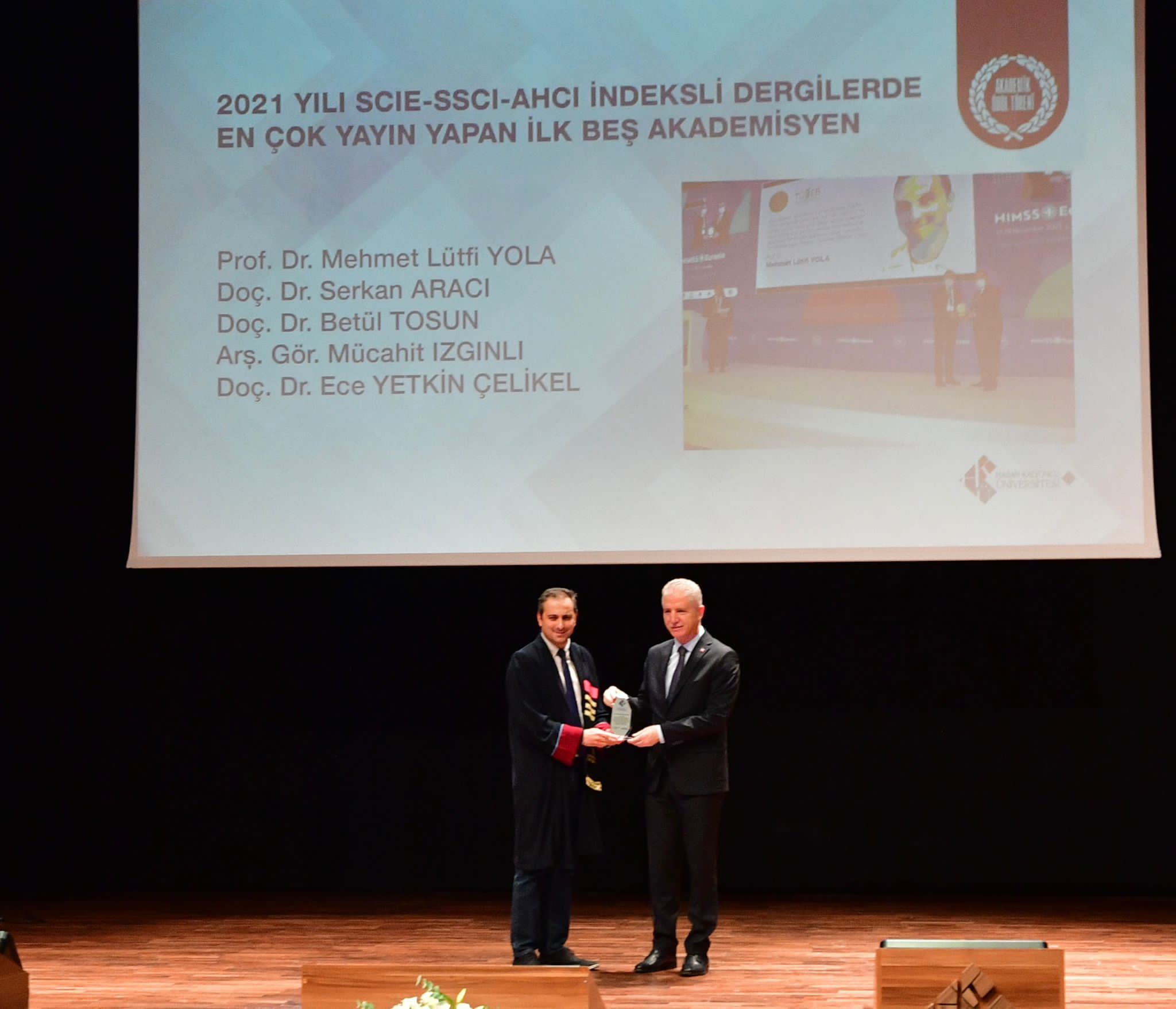 Torende Gaziantep Valisi Davut Gul sagda Hasan Kalyoncu Universitesi Rektor Yardimcisi Prof. Dr. Mehmet Lutfi Yolaya solda...