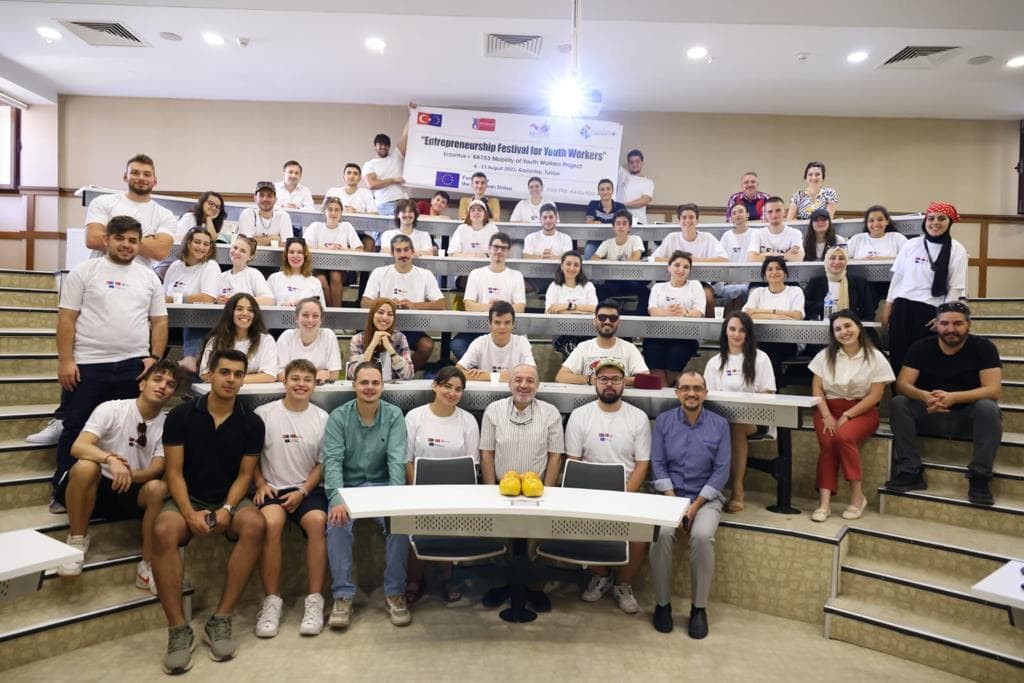 The Opening of the “Entrepreneurship Festival for Youth Employees” Project Held at HKU