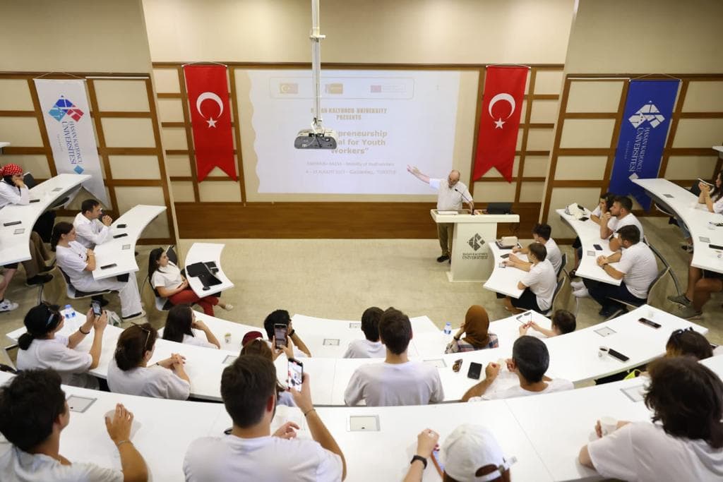 The Opening of the “Entrepreneurship Festival for Youth Employees” Project Held at HKU