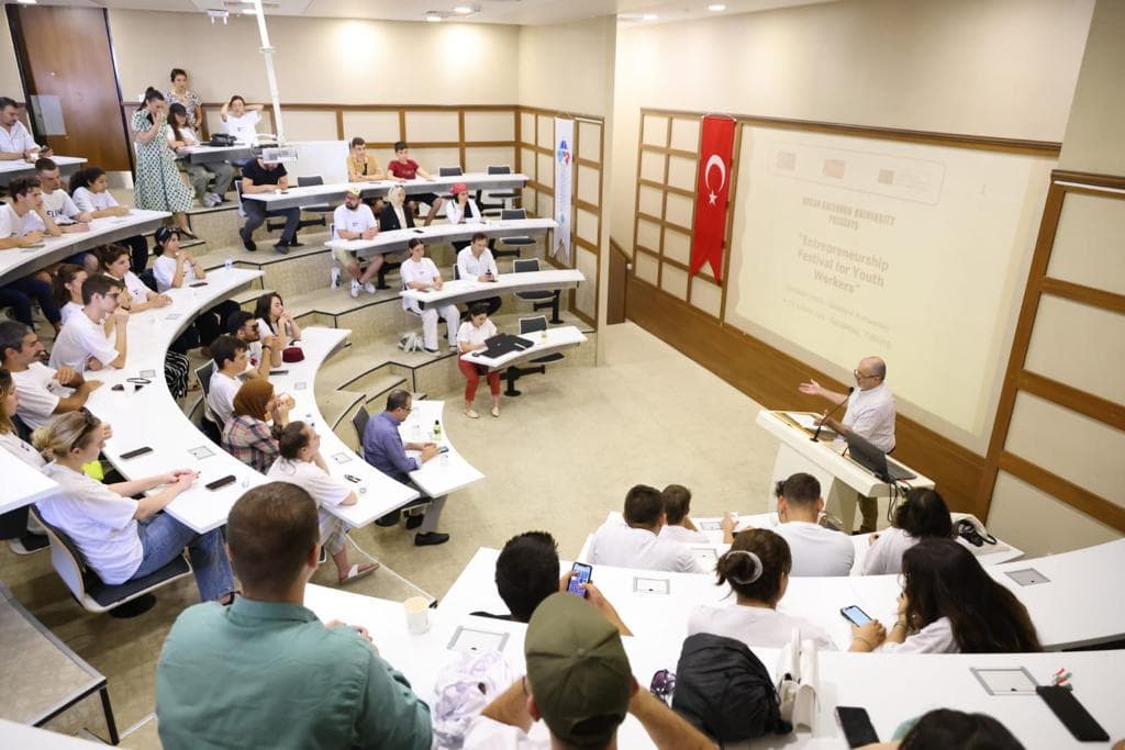 The Opening of the “Entrepreneurship Festival for Youth Employees” Project Held at HKU
