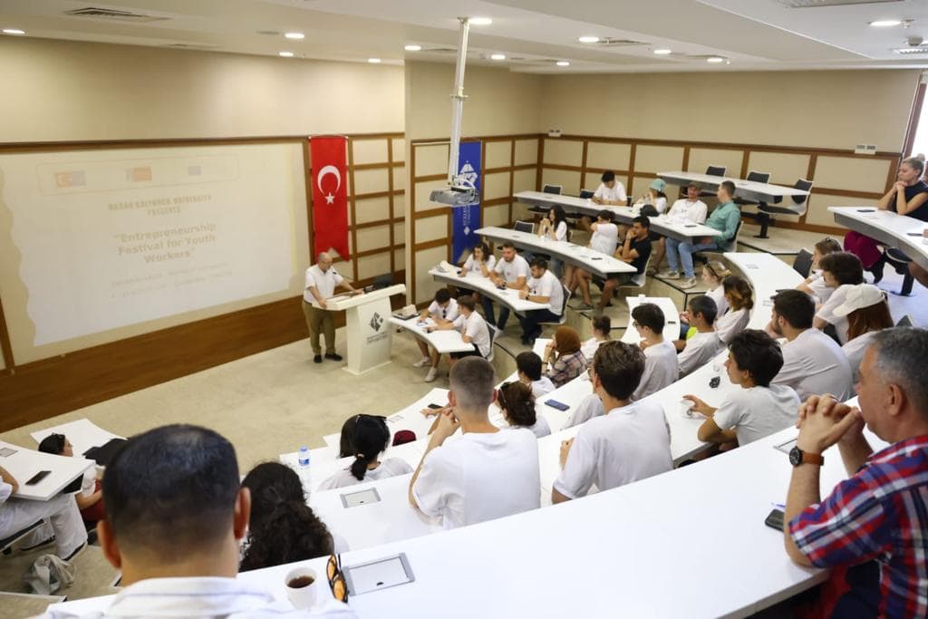 The Opening of the “Entrepreneurship Festival for Youth Employees” Project Held at HKU