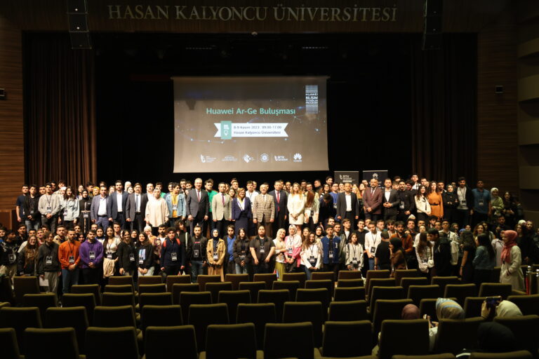 The Huawei R&D Meeting Held at HKU!