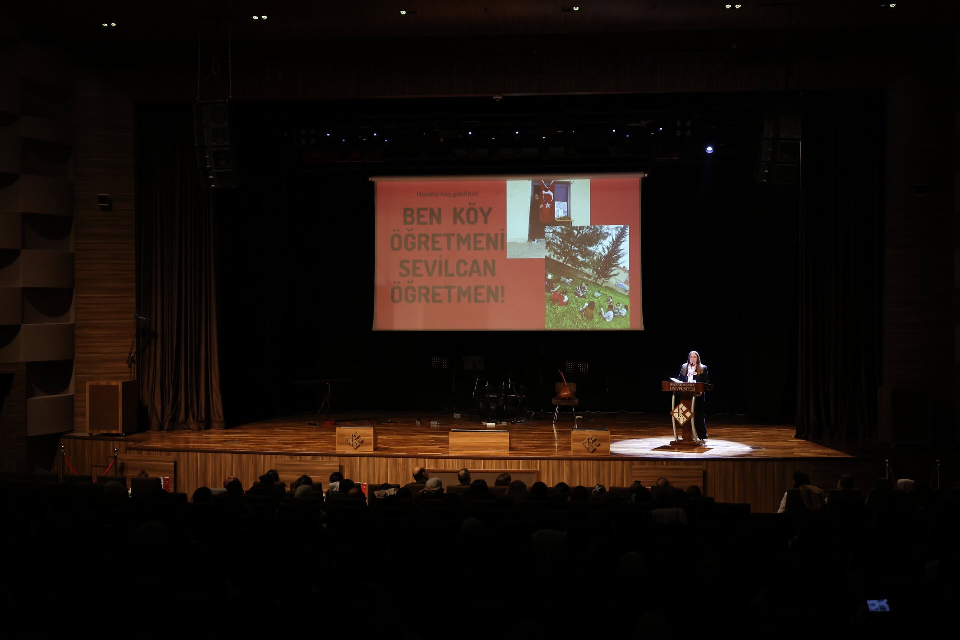 HKUde Duygulandiran Ogretmenler Gunu Kutlamasi