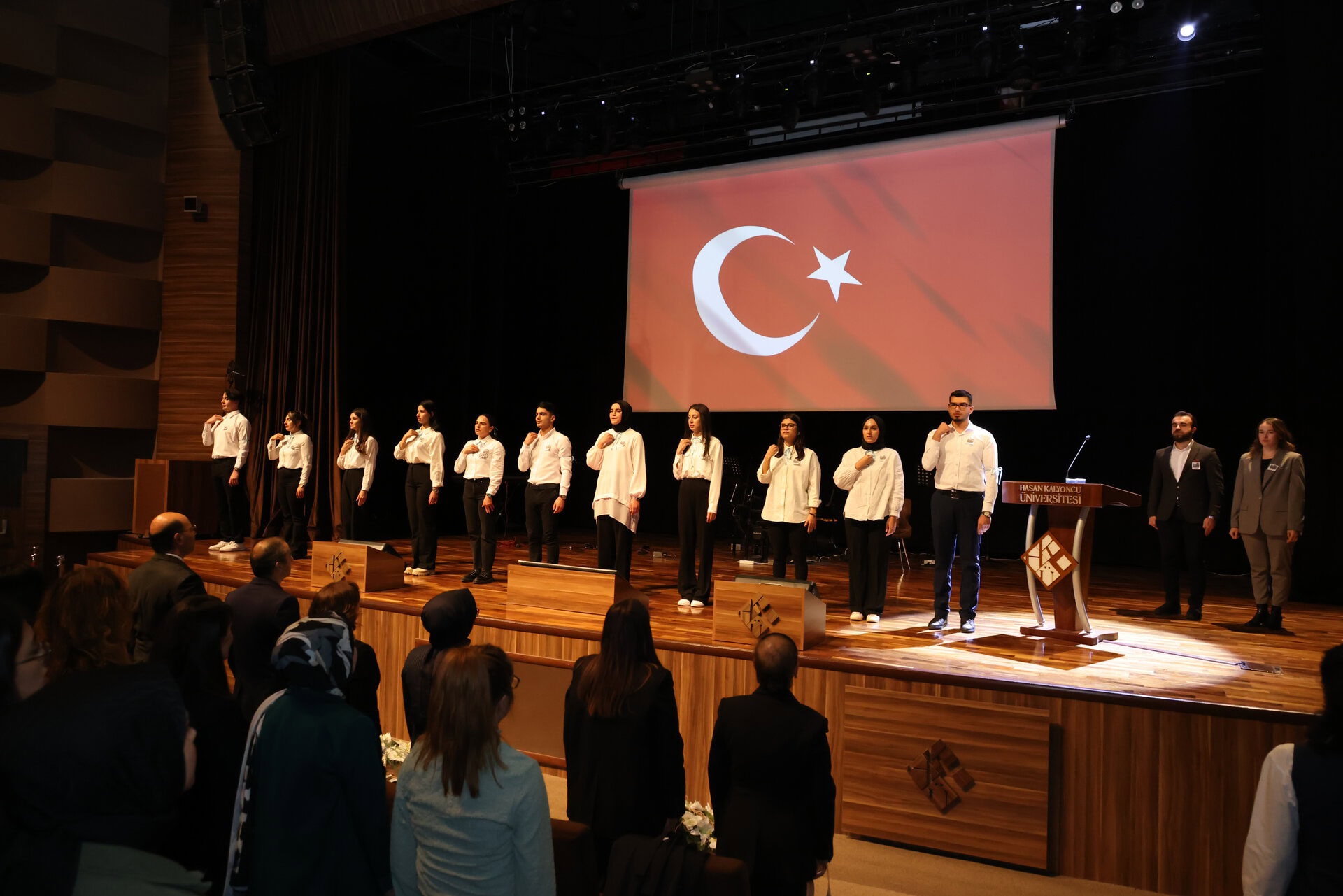 HKUde Duygulandiran Ogretmenler Gunu Kutlamasi