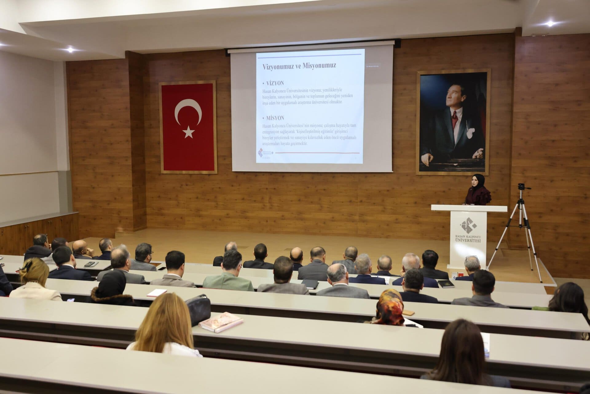 HKU Convenes 2024 External Advisory Board Meeting with Stakeholders