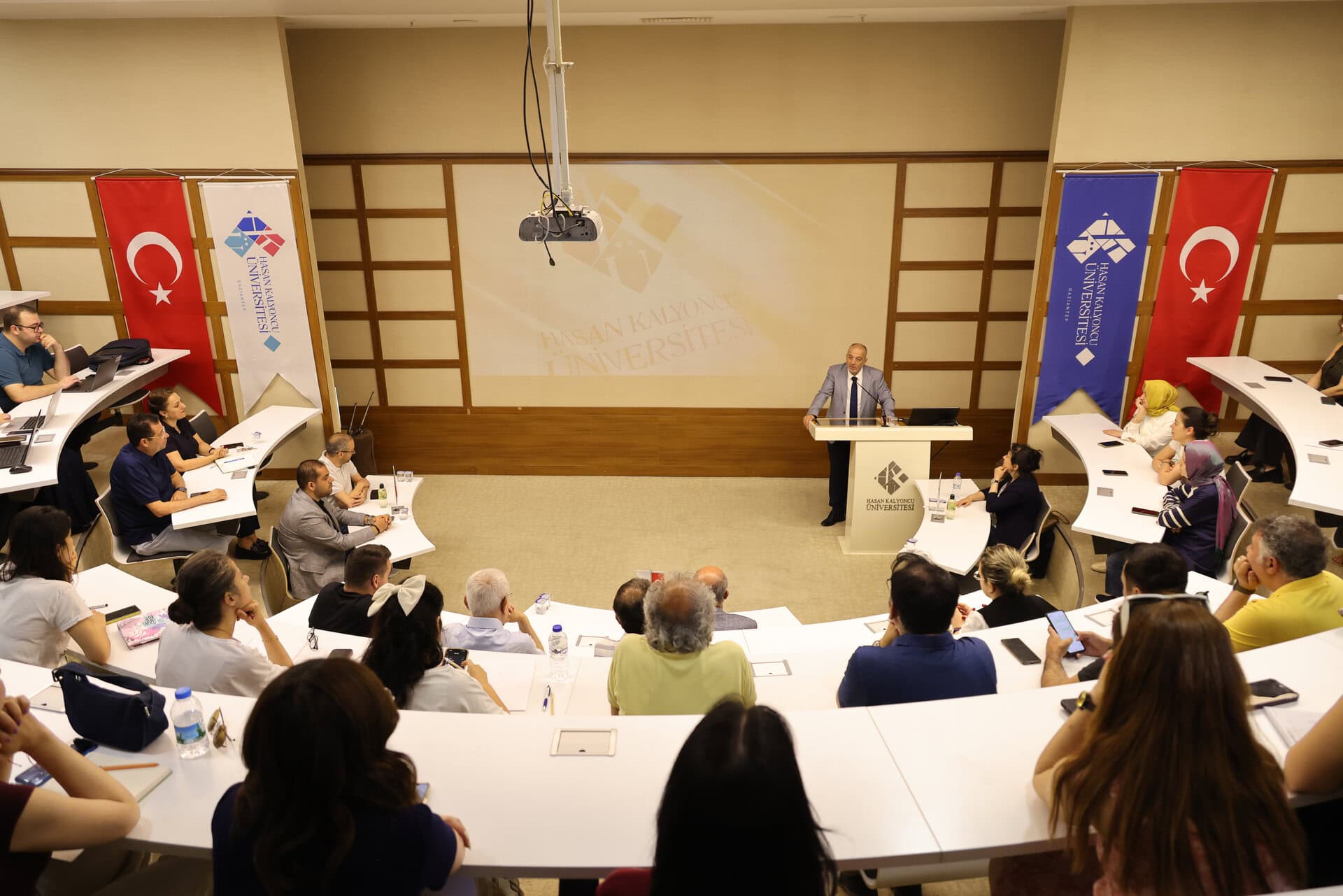 Hasan Kalyoncu Universitesinde Stratejik Arastirma ve Performans Analiz Semineri Gerceklestirildi1