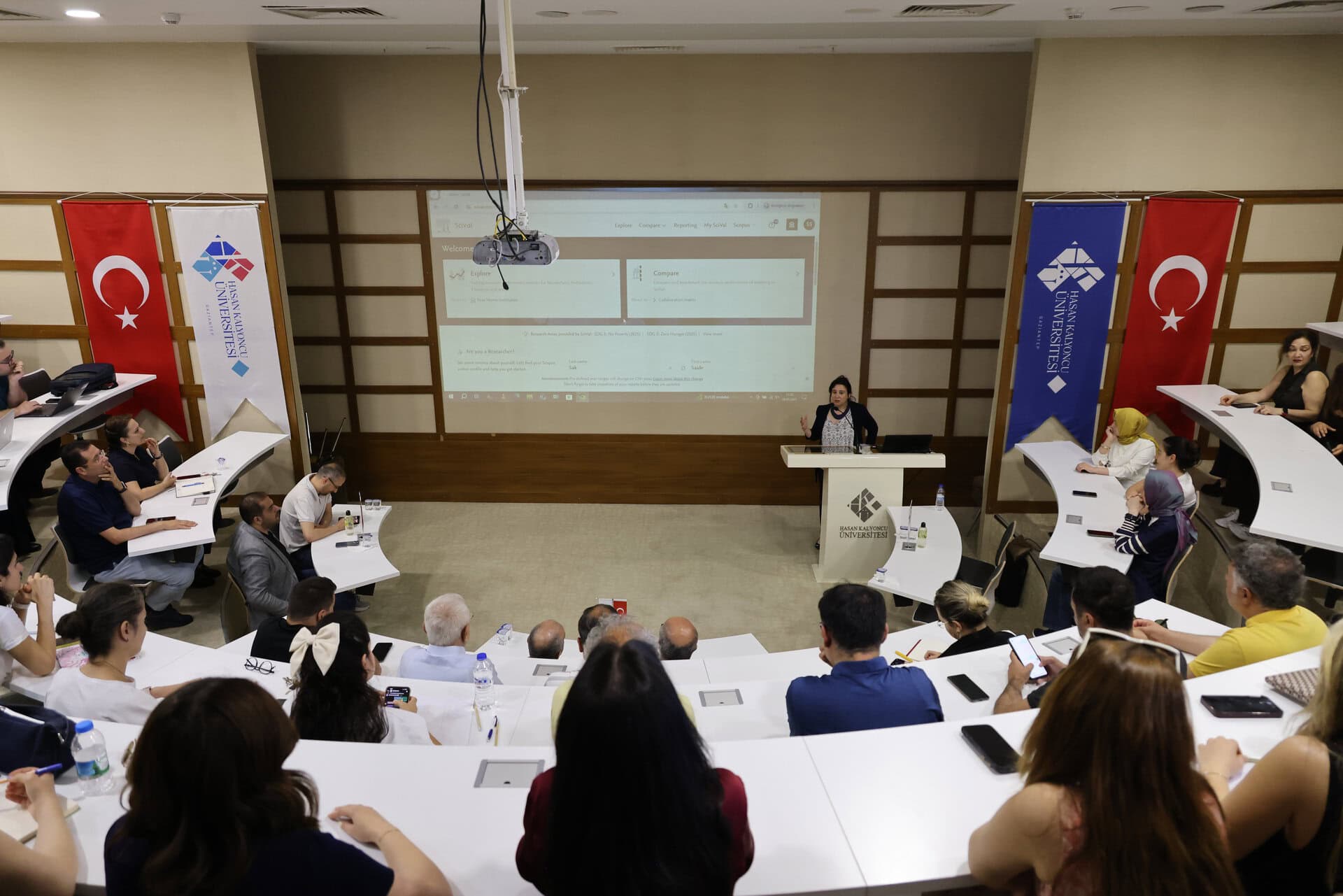 Hasan Kalyoncu Universitesinde Stratejik Arastirma ve Performans Analiz Semineri Gerceklestirildi4