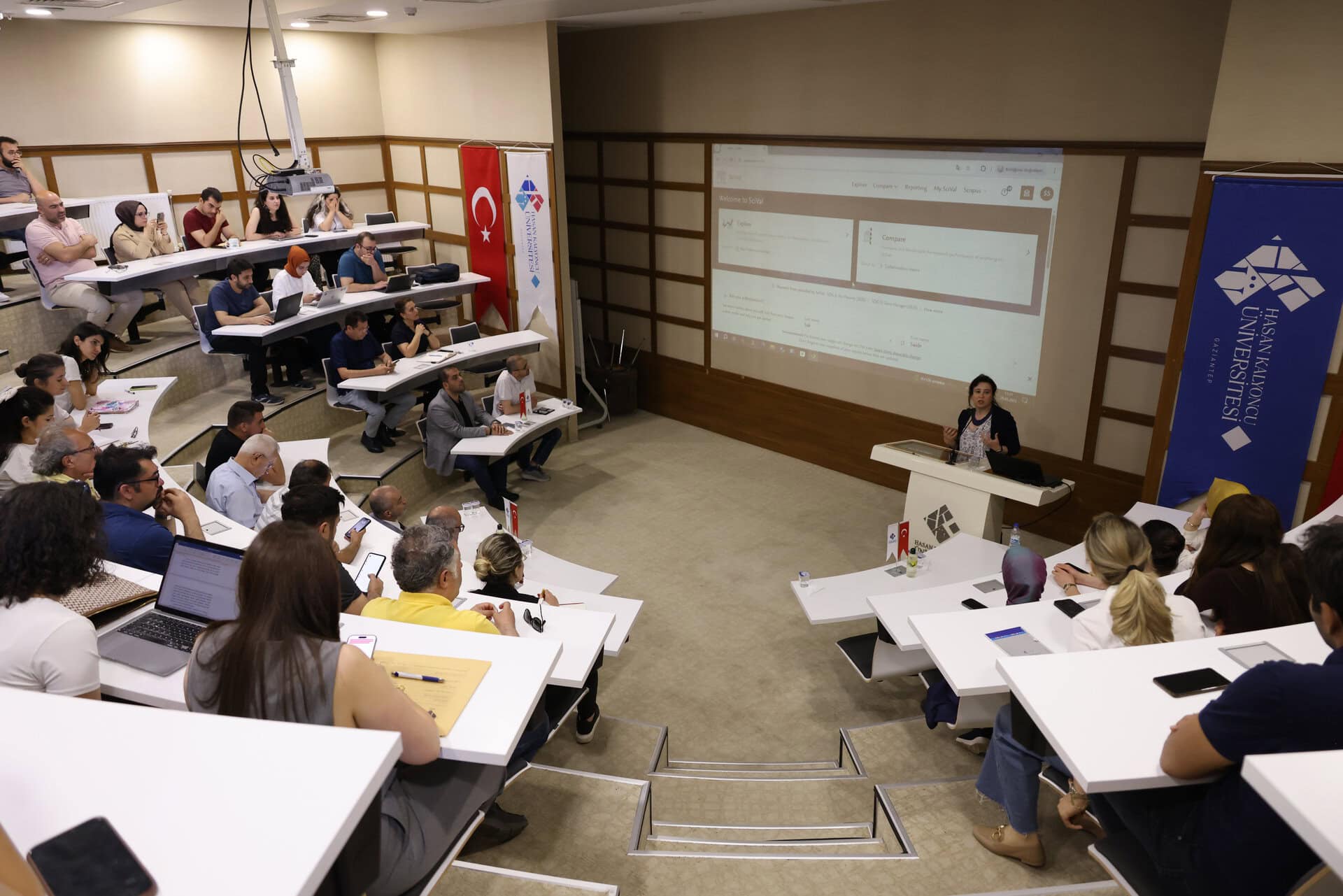 Hasan Kalyoncu Universitesinde Stratejik Arastirma ve Performans Analiz Semineri Gerceklestirildi5