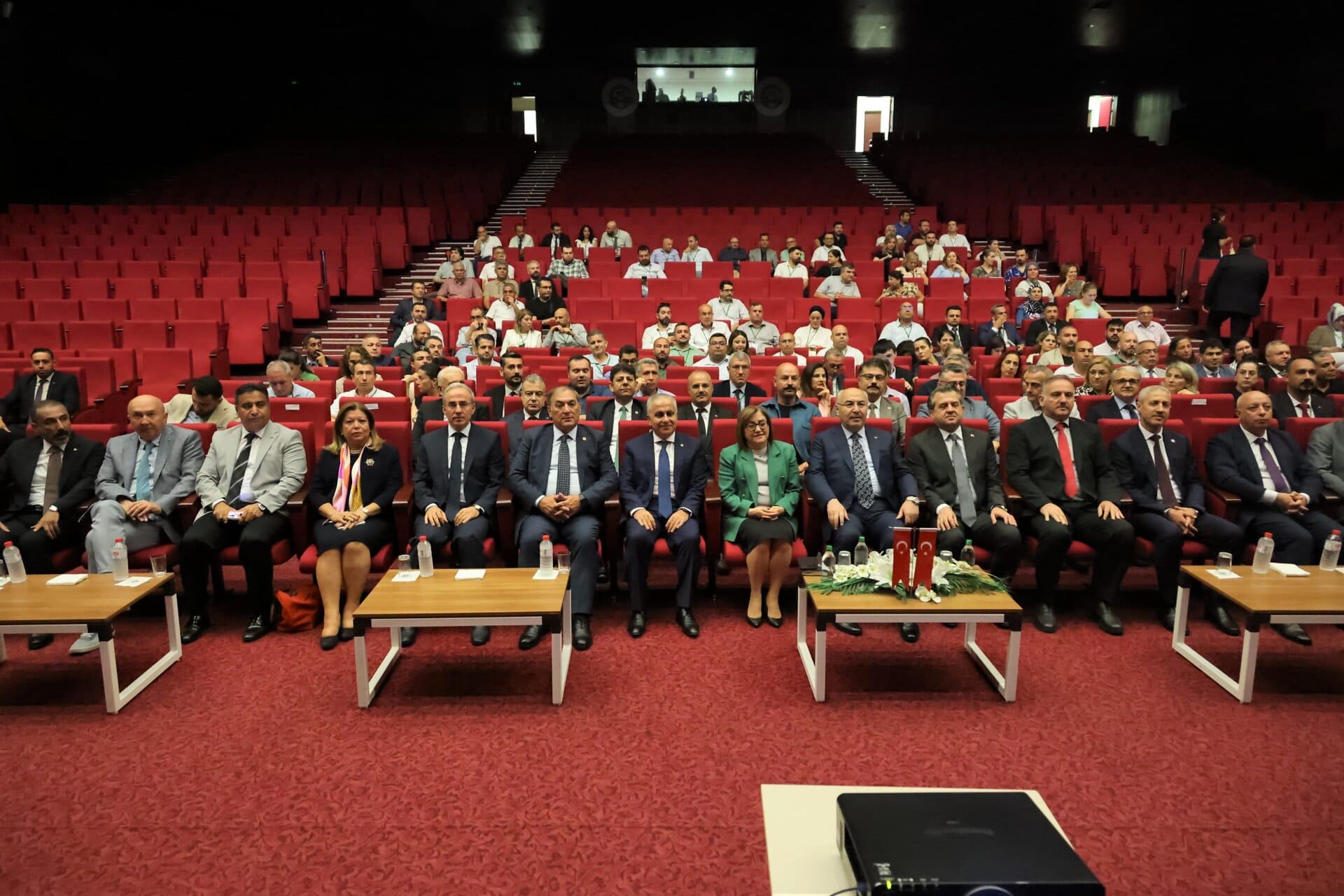 HKÜ İstasyon Akademi Buluşması açılış oturumu salon görseli