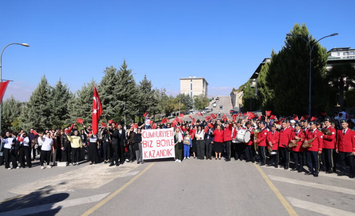 Cumhuriyetin 102. Yılı Hasan Kalyoncu Üniversitesi’nde Coşkuyla Kutlandı4 Cumhuriyetin 102. Yılı Hasan Kalyoncu Üniversitesi’nde Coşkuyla Kutlandı4