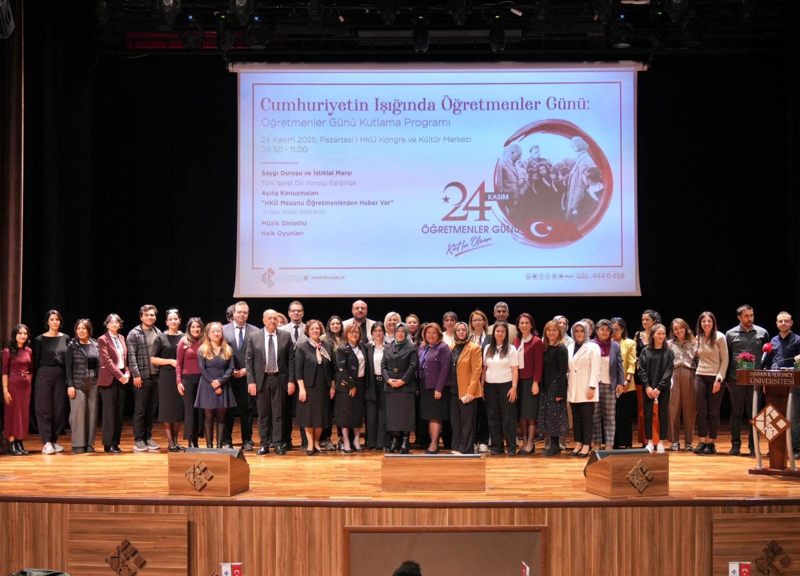 Hasan Kalyoncu Üniversitesi Kongre ve Kültür Merkezi'nde "Cumhuriyetin Işığında Öğretmenler Günü" programının toplu sahne ...