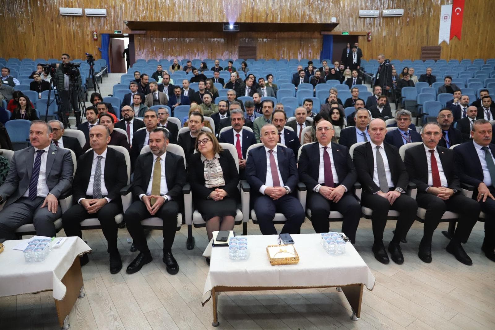 Yüksek düzeyde katılım ile bölgesel üniversiteler arası işbirliği toplantısı.