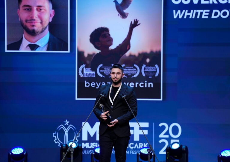 Hasan Kalyoncu Üniversitesi Mezunu ve Yüksek Lisans Öğrencisi Berkay Ellek’in Yapay Zekâ ile Ürettiği “Sultan’ın Taşı” Filmi Berlin’de Türkiye’yi Temsil Edecek