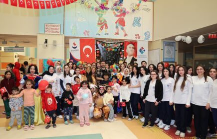 Hasan Kalyoncu Üniversitesi Hemşirelik Bölümü Öğrencilerinden Çocuklara Bayram Hediyesi (9)