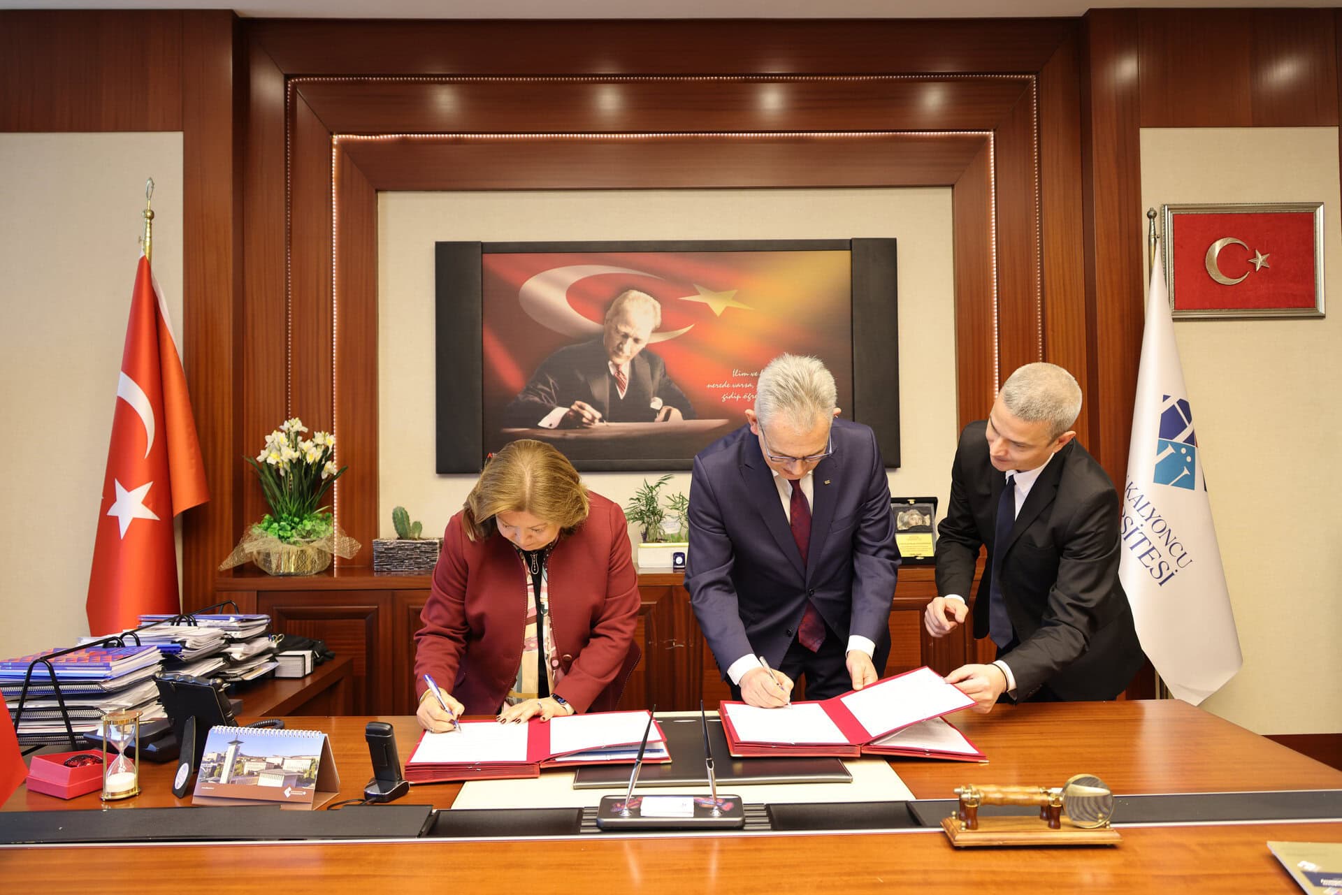 Hasan Kalyoncu Üniversitesi ve Polonya Zielona Góra Üniversitesi arasında imzalanan anlaşma.