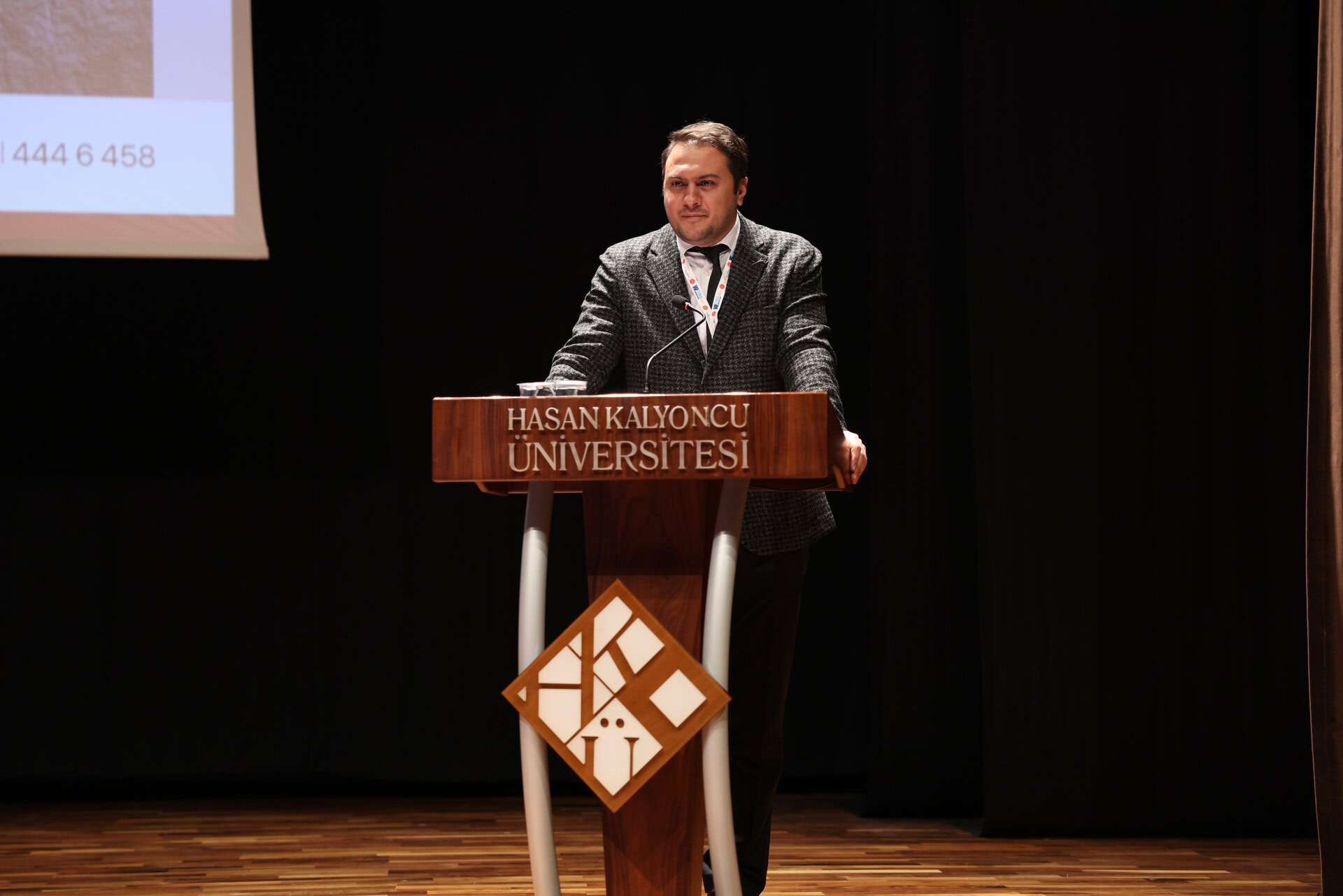 Hasan Kalyoncu Üniversitesi'nde yara ve yanık tedavisi konferansı konuşmacısı.